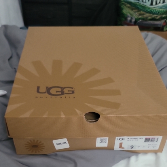 UGG Women's Classic Tall Winter Boots 5815 W/Chestnut - Picture 3 of 4